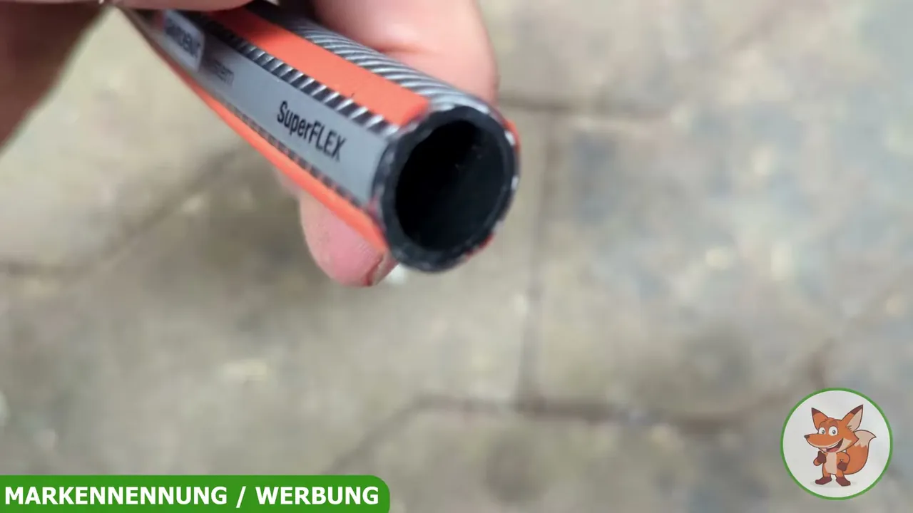 Der SuperFLEX ist aus robustem PVC-Spiralgewebe gefertigt und hält einem Wasserdruck bis 35 bar stand.