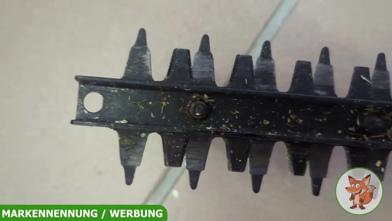 Aus meiner Sicht eignet sich das Schwert mit 16 mm Messerabstand ideal für jüngere sowie mittelgroße Hecken.