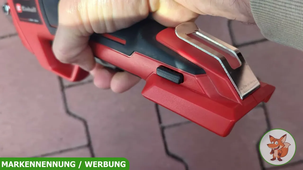 Aus meiner Sicht ist der praktische Gürtelclip ein echtes Highlight, besonders wenn man auf der Leiter arbeitet.