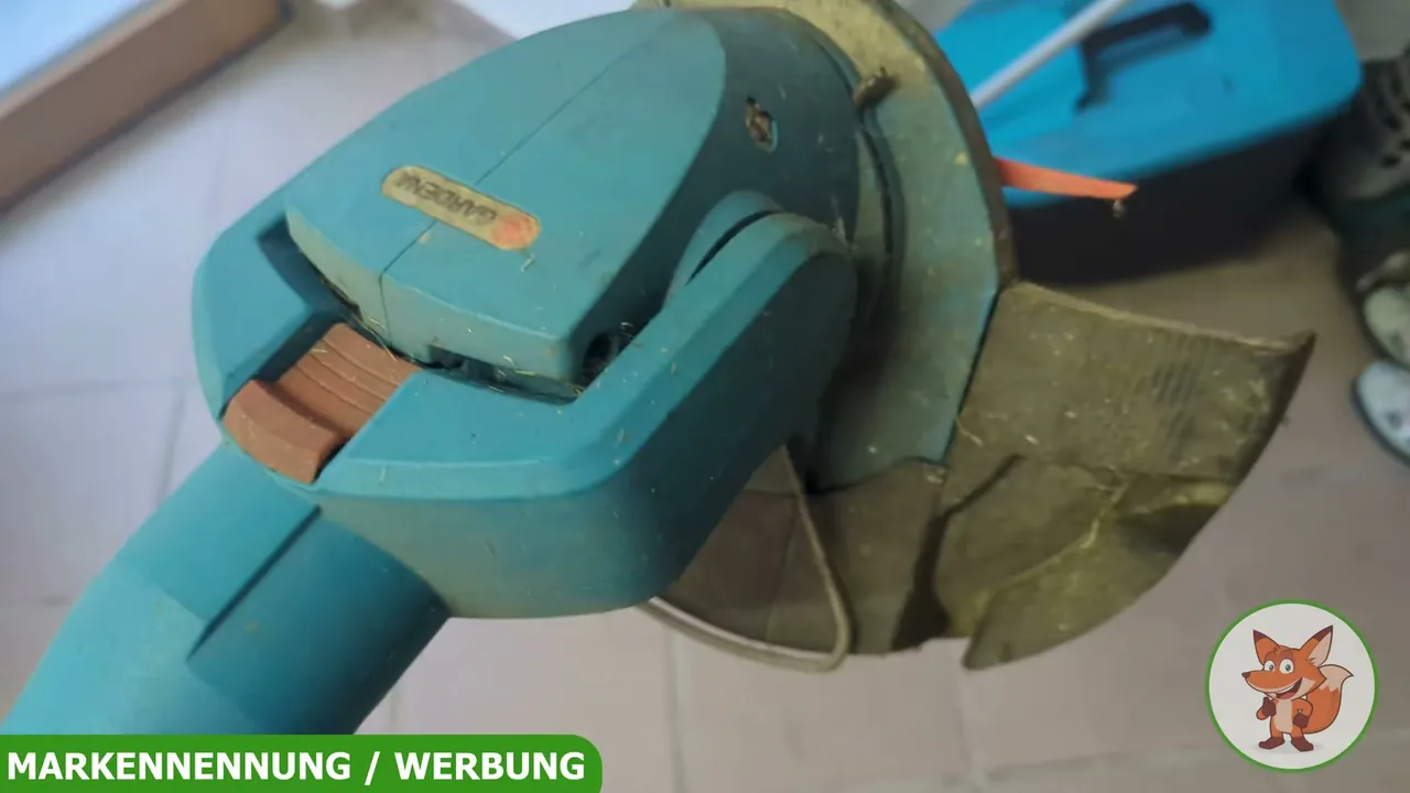 Ein echtes Highlight ist für mich der abwinkelbare Kopf, mit dem man problemlos unter Hindernissen trimmt.