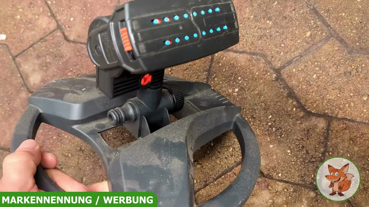 Der kompakte Viereckregner bewässert Rasen- und Beetflächen bis zu einer Größe von 216 m² gleichmäßig.