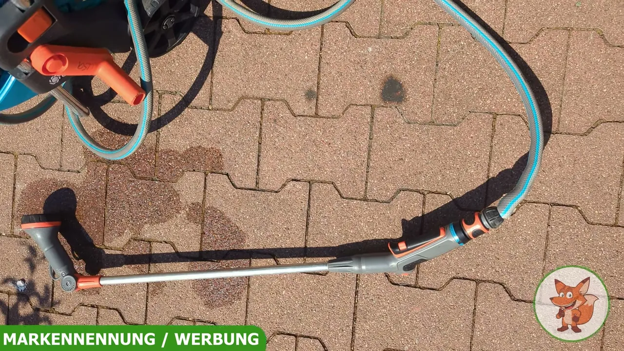 Der Gardena Bewässerungsstab bietet eine komfortable Länge für das Gießen und Reinigen schwer erreichbarer Stellen.