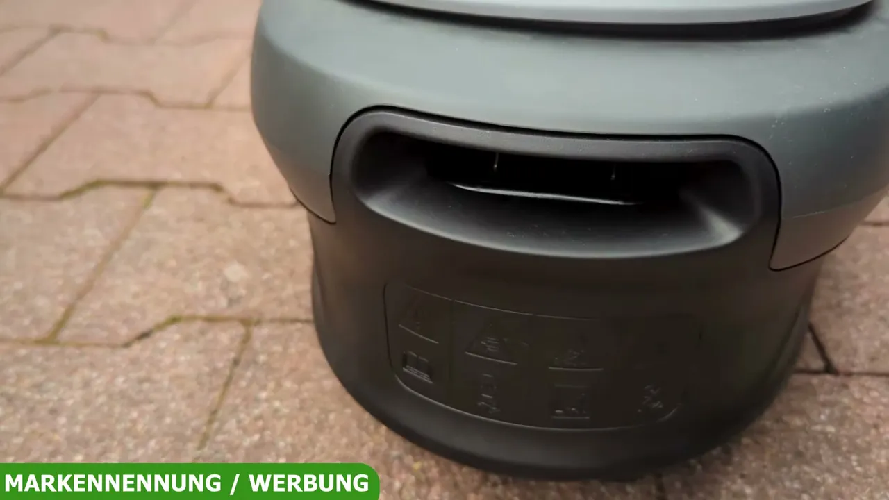 An der Rückseite des Gehäuses befindet sich eine Griffmulde für das einfache Tragen des Mähroboters.