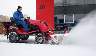 Rasentraktor kehren Schnee schippen